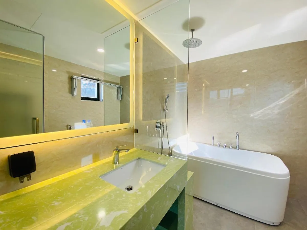 Nam Hotel & Residences Da Nang 3*,