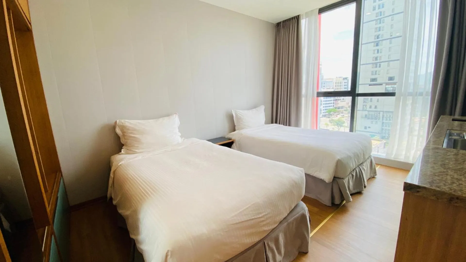 Nam Hotel & Residences Da Nang 3*,