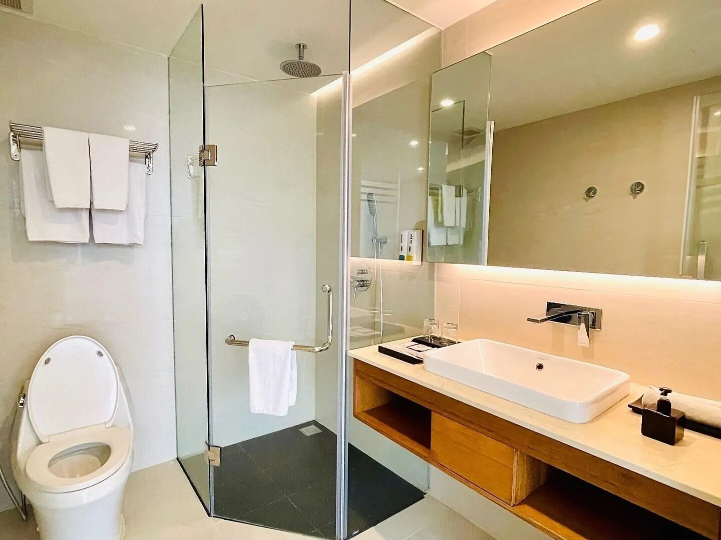 Nam Hotel & Residences Da Nang 3*,  Vietnam
