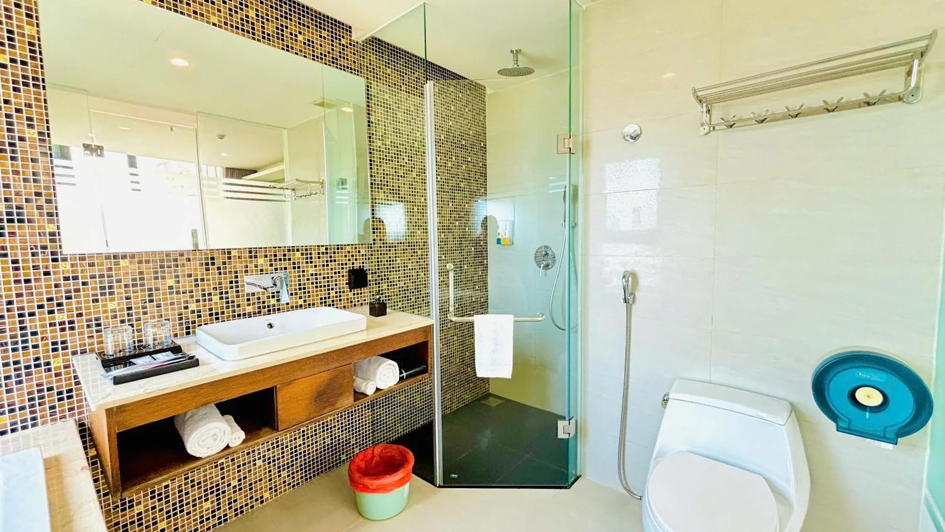 Nam Hotel & Residences Da Nang 3*,